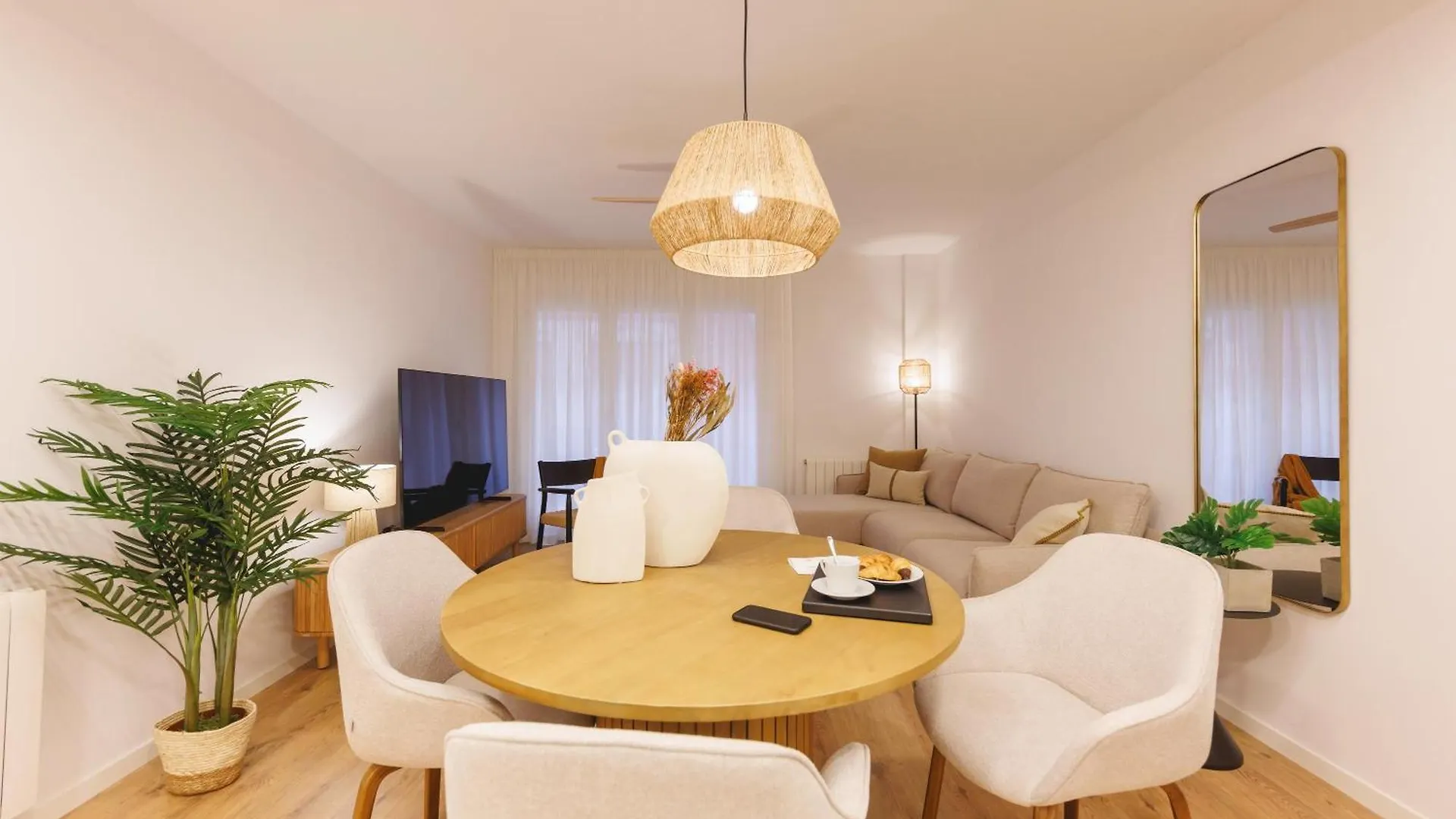 Bravissimo Pou Rodo, 2-Bedroom And Bike Friendly Girona Apartment